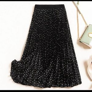 Gorgeous maxi polka dot skirt!